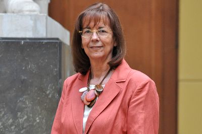 María Teresa Ruiz, profesora titular de la Facultad de Ciencias Físicas y Matemáticas, y Premio Nacional de Ciencias Exactas 1997.