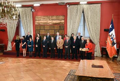 La Presidenta Michelle Bachelet anunció el reemplazo de tres ministros, correspondientes a la cartera de Justicia, Energía y Bienes Nacionales.