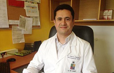 Dr. Guillermo Zepada,  profesor asistente del Departamento de Pediatría y Cirugía Infantil Norte de la Facultad de Medicina.