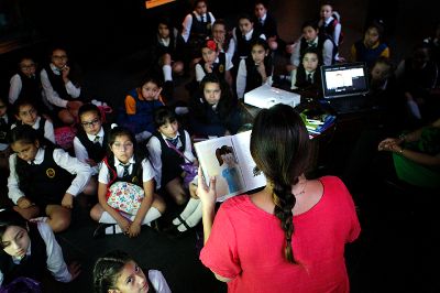 "Creo que el que niños y niñas conozcan lo que las mujeres han hecho en la historia de Chile sienta las bases para un progreso enorme a nivel social", compartió Ossa.