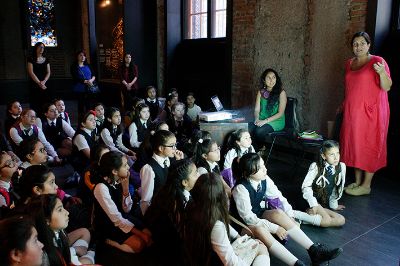 A partir de la obra y figura de las escritoras presentadas, Laura Bustos y María Monvel, los estudiantes se acercaron a la literatura femenina e infantil de otras épocas.