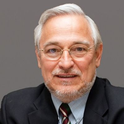 Prof. Eugenio Figueroa de la Facultad de Economía y Negocios