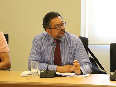 El Senador Universitario Eric Palma, académico de la Facultad de Derecho, propuso la defensa de la institucionalidad de la Universidad de Chile.