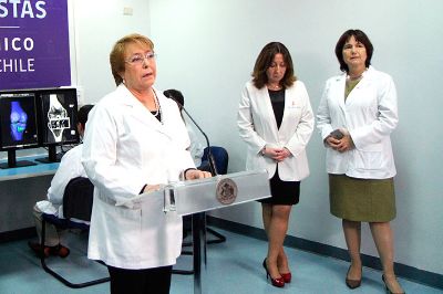 El 17 de octubre de 2016 la Presidenta Michelle Bachelet visitó el Hospital Clínico de la U. de Chile, oportunidad en la que anunció la inversión estatal por cerca de 11 mil millones en el HCUCH.
