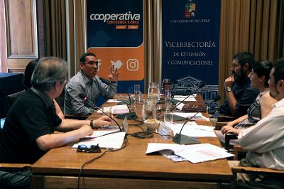 La discusión del panel fue transmitida en línea de forma simultánea por la página web de nuestro plantel y Radio Cooperativa.