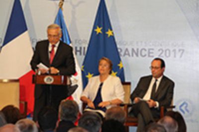 Durante la actividad, la Presidenta Bachelet y el Presidente Holland manifestaron su voluntad de incrementar la cooperación universitaria y científica entre ambos países a través del trabajo en red.