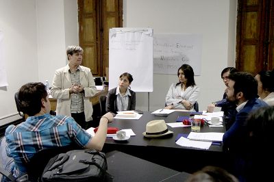 Estudiantes de doctorado de la U. de Chile realizaron un curso de habilidades comunicacionales en inglés a cargo del British Council