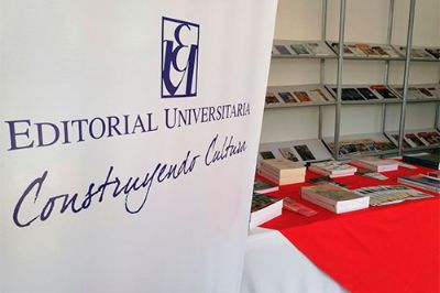 En total fueron 16 las casas editoriales que integraron la FILU, entre ellas la Editorial Universitaria de la U. de Chile, que llevó más de 80 títulos de su catálogo.