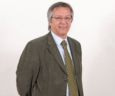 Óscar Arteaga, director de la Escuela de Salud Pública de la Universidad de Chile, participó en la Comisión Presidencial conformada en 2014 para reformar el sistema de isapres.