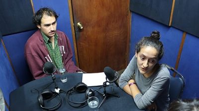 El Senador Universitario Manuel Rosenbluht y Valentina Zúñiga, de MAPAU, manifestaron que la Política de Corresponsabilidad debe definir la relación entre la U y los estudiantes padres y madres.
