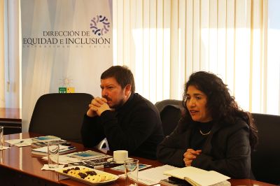 Fabián Retamal, coordinador ejecutivo Programa PACE-UCH y Maribel Moral, Directora Oficina de Equidad e Inclusión.