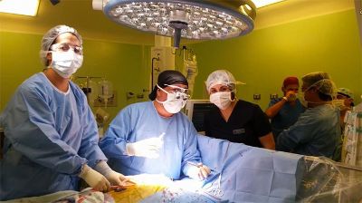 El año 2005  el año 2005, el Dr. Luis Berr con un equipo médico completo del HCUCH realizaron la primera operación al corazón en la historia de Punta Arenas.