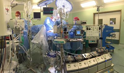 El pasado 11 de abril los médicos del Hospital Clínico de la U. de Chile realizaron su cirugía número 100 en Magallanes.