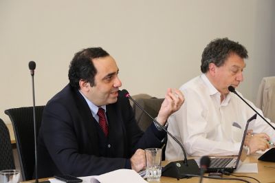 El Vicerrector Económico y de Gestión Institucional, Profesor Enrique Manzur, junto al Vicepresidente del Senado Universitario, Prof. Juan Carlos Letelier.