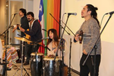 Sexto Piso es la agrupación musical de la Facultad de Artes, que cerró la quinta edición de la SEA con un concierto didáctico para escolares de enseñanza básica.