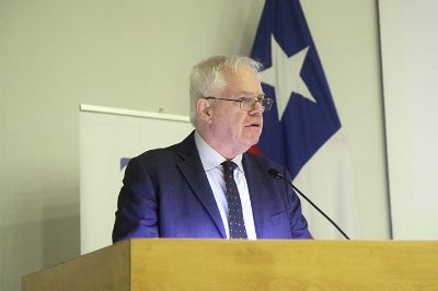 Simon Marginson, uno de los autores más citados en el mundo en Educación Superior, estuvo en un encuentro en la U. de Chile. 