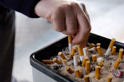 Cerca de siete millones de personas mueren anualmente a causa del tabaquismo, hábito que afecta también a las economías y el medio ambiente alrededor del mundo. 
