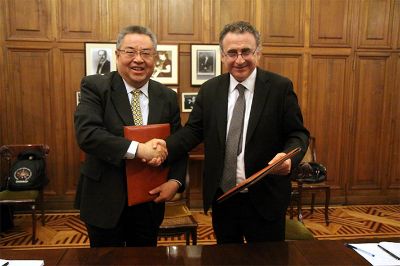 El encuentro y la firma del acuerdo se llevó a cabo este lunes 12 de junio en la Casa Central de Universidad de Chile.
