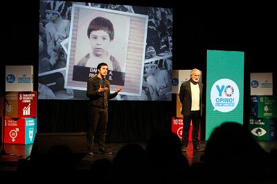 El músico Daniel Riveros (Gepe) y el actor Héctor Noguera también fueron parte del segundo bloque de charlas integrado por la vicerrectora Zeran y la ilustradora Sol Díaz.