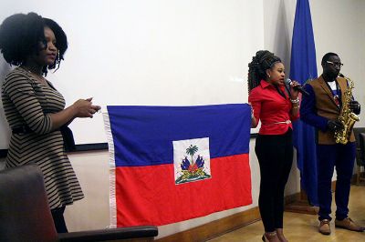 Como cierre de la ceremonia se presentó el grupo musical "Tropa haitiana".
