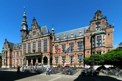  Tres premios Nobel han integrado las filas de la Universidad de Groningen. Uno de ellos es el profesor Ben Feringa, quien fue distinguido el pasado 2016 con el Nobel de Química.