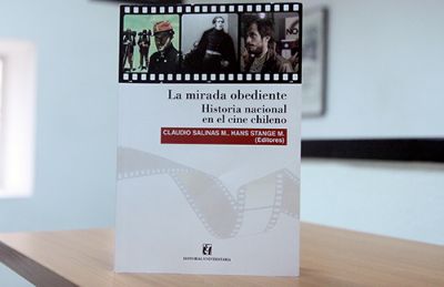 El libro "La Mirada Obediente. Historia nacional en el cine chileno" (Editorial Universitaria) fue lanzado este jueves 10 de agosto en la Casa Central.