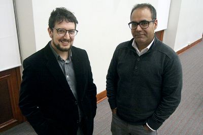Los académicos del ICEI Hans Stange y Claudio Salinas son los editores de esta publicación ganadora del Fondo Rector Juvenal Hernández Jaque.