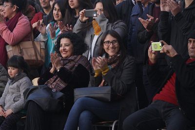 Autoridades universitarias, académicos, funcionarios y estudiantes de la U. de Chile, compartieron del concierto con la ciudadanía.