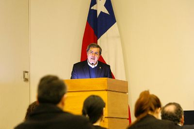 El decano de la Facultad de Odontología, Jorge Gamonal, explicó que el año 2013 ya se había realizado una propuesta política de salud bucal al interior de la facultad.