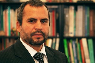 El prof. Francisco Ganga es académico e investigador de la Universidad de Los Lagos. Ha trabajado especialmente en el área de las formas de gobierno universitario en Chile.