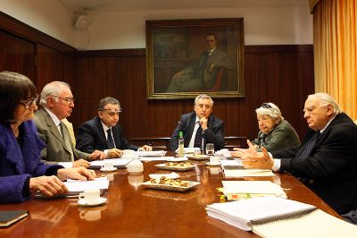 El jurado escogió a los profesores Brieva y Varas en función de sus aportes a la Universidad de Chile.