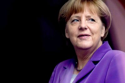 La canciller Ángela Merkel deberá iniciar negociaciones para formar una nueva alianza de gobierno tras le anuncio de los socialdemócratas de que pasarán a la oposición.