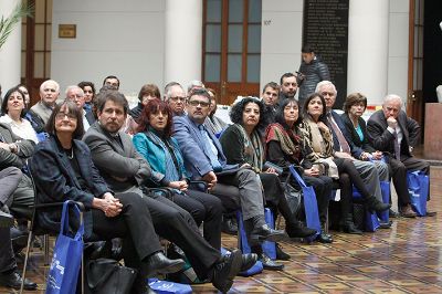 Ante autoridades universitarias se presentó la campaña informativa del proceso de acreditación institucional que está llevando adelante la U. de Chile.