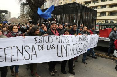 Marcha del 10 de Agosto en el marco del acto de reflexión sobre el proyecto de Universidades del Estado  que se llevó a cabo en la Casa Central de la U. de Chile.