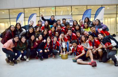 Por tercer año consecutivo, la Facultad de Ciencias Físicas y Matemáticas (FCFM) se llevó la copa de campeón al acumular 189 puntos en la tabla general.