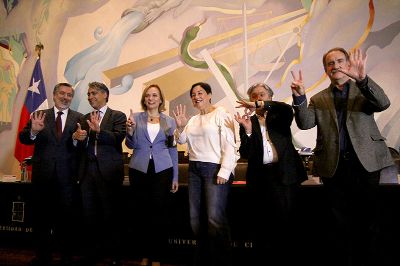 El debate se realizó este martes 3 de octubre en el Salón de Honor de la Casa Central de la U. de Chile.