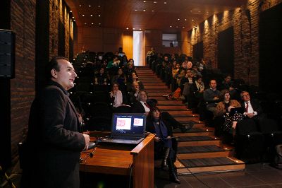 En su presentación, el director de GERO, Christian González-Billault, comparó elementos de la realidad chilena y francesa en relación a la vejez.