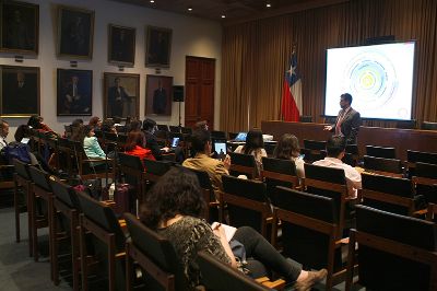 El encuentro se llevó a cabo en el Salón Ignacio Domeyko de la Casa Central de la Universidad de Chile.