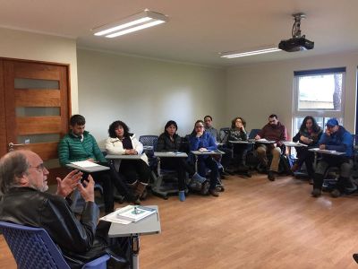 Por parte de la U. de Chile, la Escuela Sindical contará con la participación de los profesores y expertos en el área, Miguel Urrutia y Silvia Lamadrid de la Facultad de Ciencias Sociales.