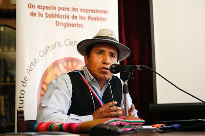 Rubén Maquera Butron, profesor de lengua y cultura aymara, ahondó en la pregunta "¿por qué pensamos diferente?"