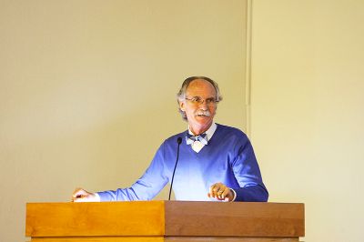 El académico Stanley Maloy de la Universidad de San Diego fue el encargado de iniciar las exposiciones del seminario.