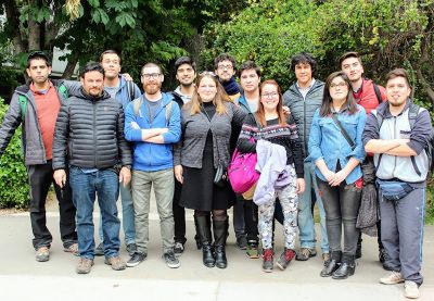 Doce estudiantes de pedagogía, además de cinco académicos de la Facultad de Ciencias, se encuentran en Chiloé trabajando con el Liceo Polivalente de Quechi.