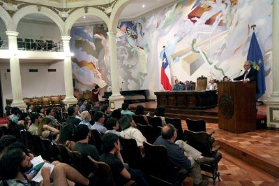 El Rector Ennio Vivaldi aseguró que el compromiso de los estudiantes con la justicia y la solidaridad es una característica fundamental de la U. de Chile.