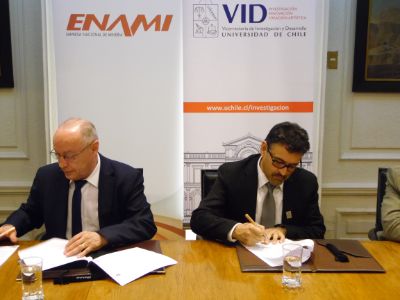 Universidad de Chile y ENAMI firman acuerdo de colaboración que beneficiará a la industria minera del país