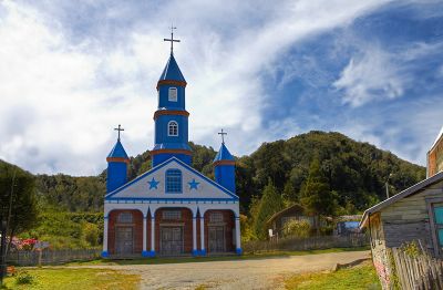 16 de las iglesias de Chiloé fueron declaradas Patrimonio de la Humanidad por la UNESCO el año 2000. Una de ellas es  Nuestra Señora del Patrocinio de Tenaún.