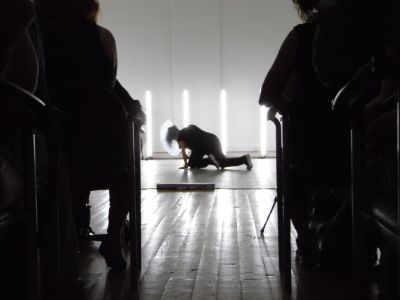 "Audios Coreográficos" propone trabajar en torno al remanente escénico de la danza.