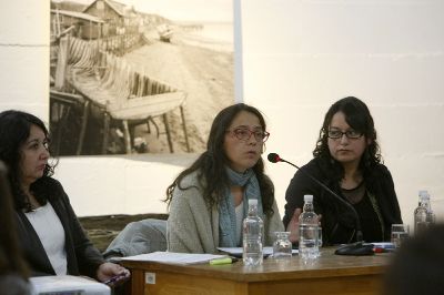 La académica Svenka junto a Marta Andrade y Camila Román fueron parte de la jornada.