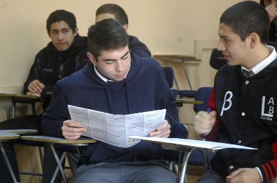 El reporte analizó las trayectorias de los directores chilenos de los establecimientos que imparten educación básica o media diurna, con una matrícula total mayor o igual a 50 alumnos.