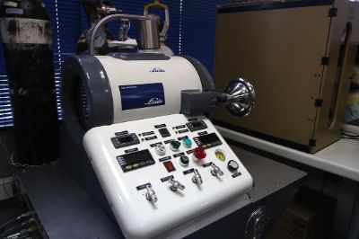La cámara hiperbárica en que trabajan los investigadores, fue construida especialmente para su utilización en laboratorio por la empresa Osorio Hnos. 