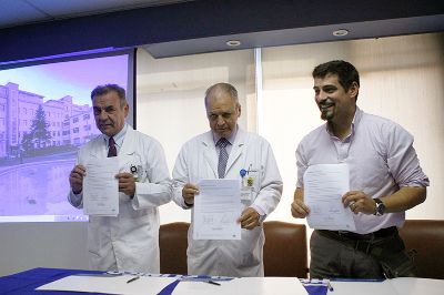 Este viernes 9 de marzo se realizó la firma del convenio entre el HCUCH y la Municipalidad de Cerro Navia.  
